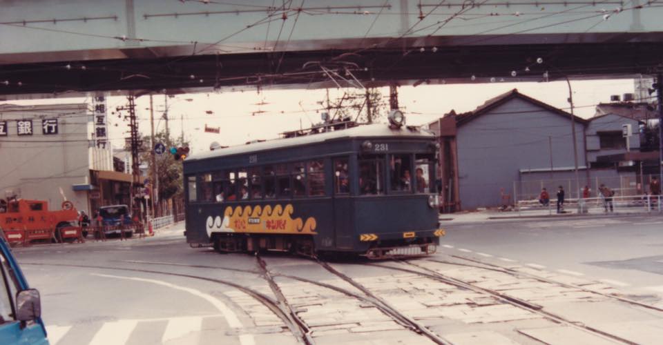 1980年頃に阿倍野の交差点を走っていた阪堺電車（旧平野線）です。